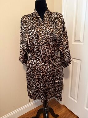 Victoria’s Secret Vintage Satin Leopard Print Robe with Belt and Pockets Size OS
